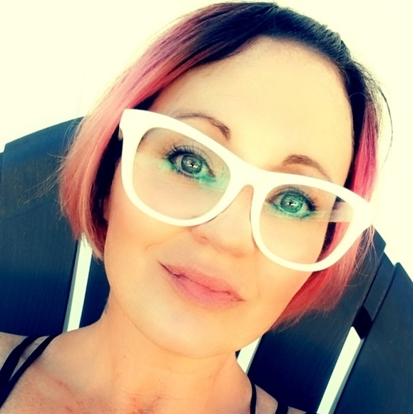 Meet your Posher, Krista - Picture 1 of 7